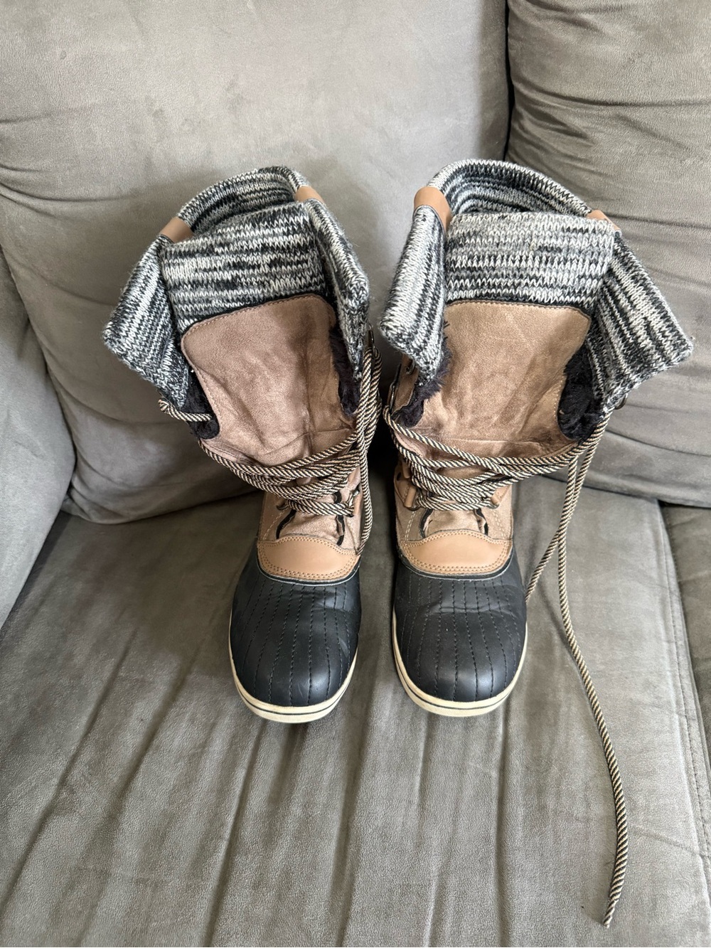 Women’s Winter Lace-Up Duck Boots in Black and Tan
